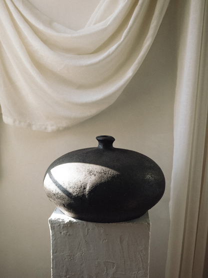 Noir Vessel
