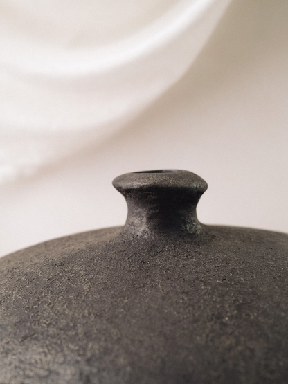 Noir Vessel